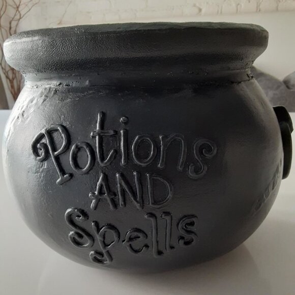 Spooky Black Talking Witches Cauldron - Picture 1 of 4